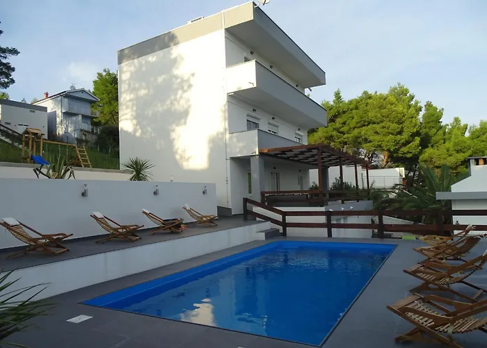 Nikola * 珀塞达耶